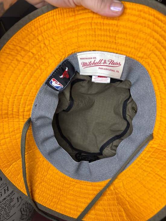 Mitchell & Ness Chicago Bulls Olive Green Boonie Bucket Hat - Picture 3 of 3